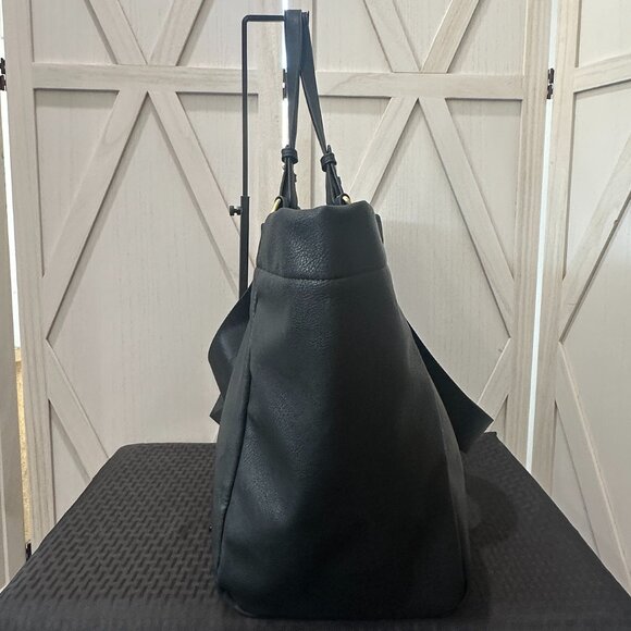 Elegant Black Tote Bag - Picture 4 of 10